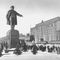 Памятник С. М. Кирову у Кировского завода. Бронза, гранит. 1935—39. Скульптор В. Б. Пинчук. Ленинградский Кировский завод.