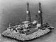 Рис. 4. Островной способ освоения морских нефтяных месторождений у побережья Калифорнии. Морской нефтепромысел.