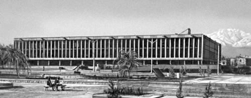 Научная библиотека Туркменской ССР в Ашхабаде. Начата в 1965. Архитектор А. Р. Ахмедов и др. Библиотека.