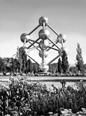Брюссель. «Атомиум» на территории Всемирной выставки. 1958. Брюссель.