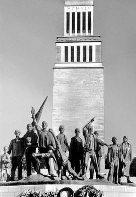Монумент борцам Сопротивления фашизму в Бухенвальде. Открыт в 1958. Скульптор Ф. Кремер. Бухенвальд.