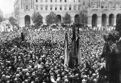 Жители Будапешта приветствуют провозглашение Венгерской советской республики 21 марта 1919. Венгерская советская республика 1919.