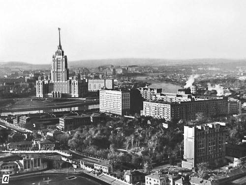 Фотографический снимок с негатива, содержащего пейзаж. Впечатывание изображений.