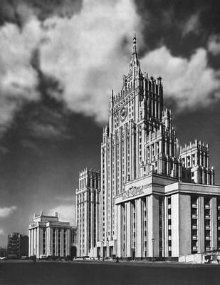 В. Гельфрейх Владимир Георгиевич Гельфрейх. Здание Министерства иностранных дел на Смоленской площади в Москве. 1948—52. Гельфрейх Владимир Георгиевич.