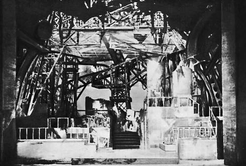 Сцена из спектакля «Газ II» Г. Кайзера. «Шиллер-театр». Берлин. 1928. Германия.