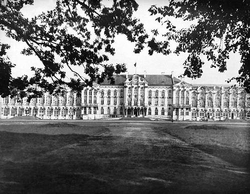 Большой дворец в г. Пушкине. 1743—48, архитекторы Ан. В. Квасов, С. И. Чевакинский. Перестроен в 1752—57, архитектор В. В. Растрелли. Общий вид. Квасов Алексей Васильевич.
