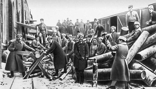Коммунистический субботник на Казанском вокзале в Москве. 10 мая 1919. Коммунистические субботники.