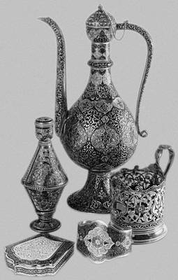 Пудреница, перечница, кумган, подстаканник, браслет. Работы кубачинских мастеров. 1930—50-х гг. Кубачи.