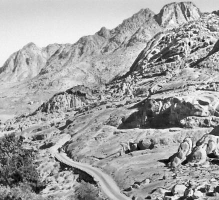 Дорога, ведущая в «Долину Царей», в районе г. Луксор. Луксор.