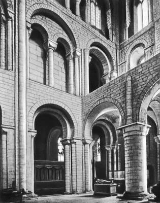 Северный трансепт собора в Уинчестере. 1079—93. Уинчестер.