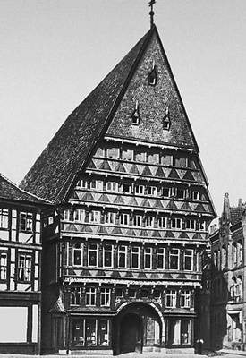 Дом гильдии мясников в Хильдесхейме (Нижняя Саксония). 1529. Хильдесхейм.