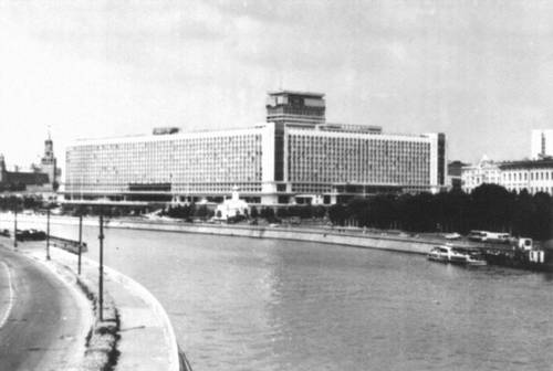 Д. Н. Чечулин и др. Гостиница «Россия» в Зарядье в Москве. 1967—74. Чечулин Дмитрий Николаевич.