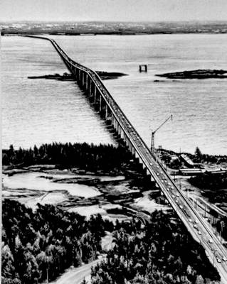 Швеция. Мост (длиной свыше 6 км), соединяющий материк с о. Эланд. Швеция.